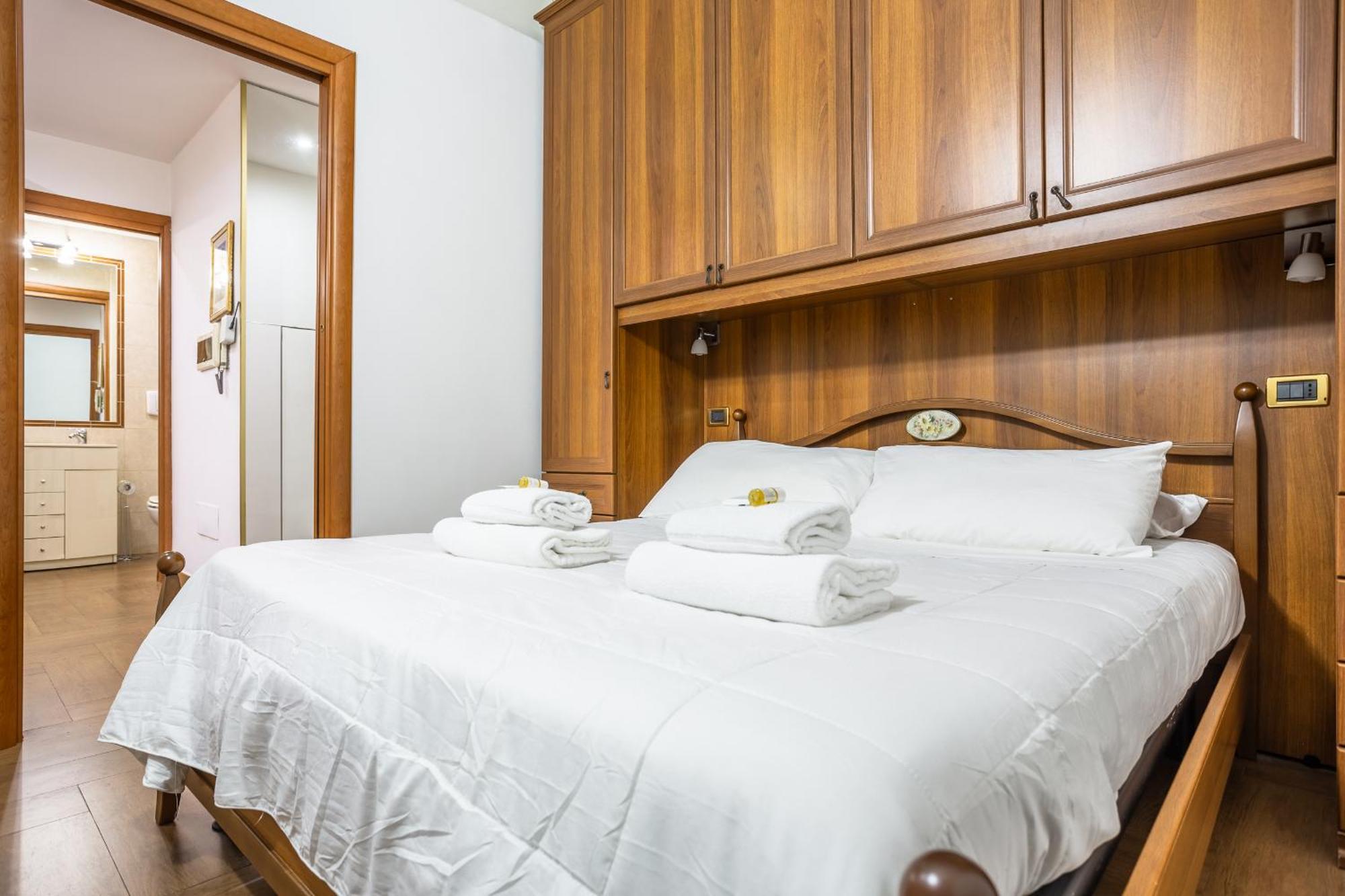 Portside Aparthotel โรม ภายนอก รูปภาพ